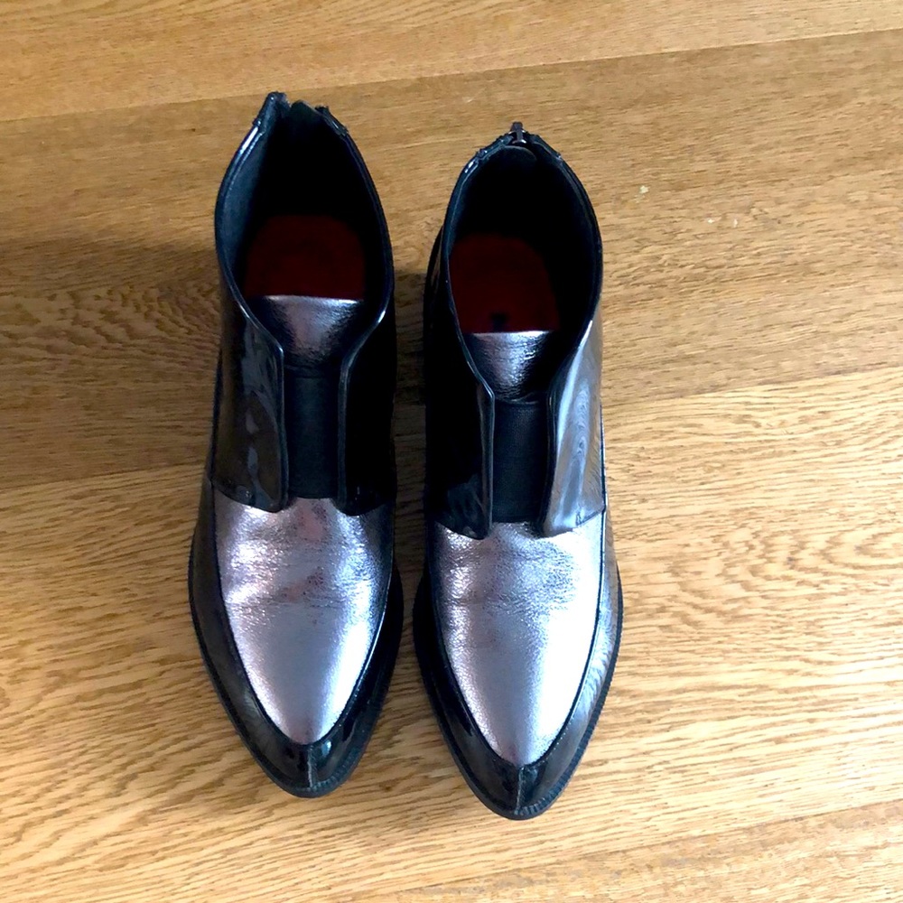 Patent leather booties silver/black